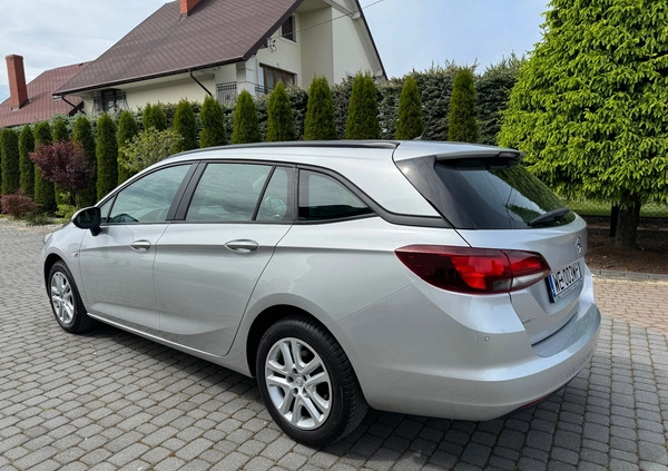 Opel Astra cena 42900 przebieg: 139000, rok produkcji 2019 z Pajęczno małe 596